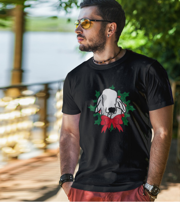 Brahman Cow Head With Festive Christmas Wreath And Bow T-Shirt