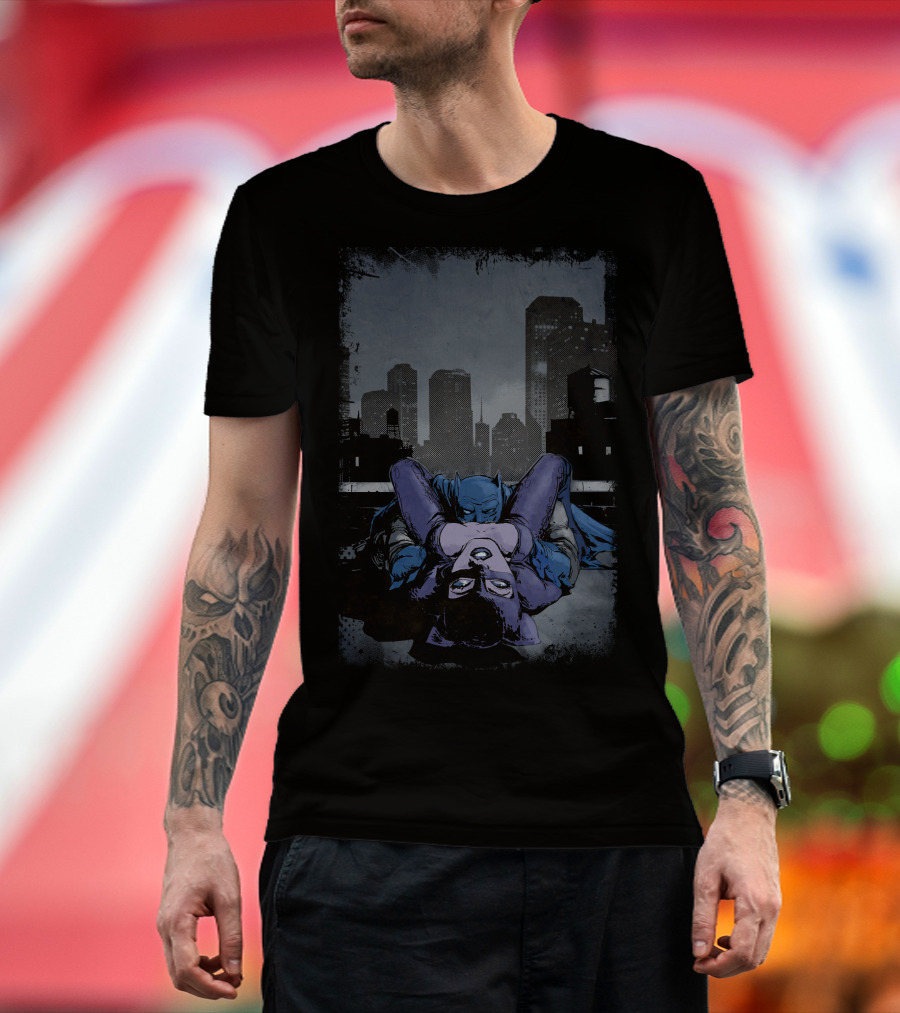 Batman Catwoman Cityscape Comic Scene T-Shirt