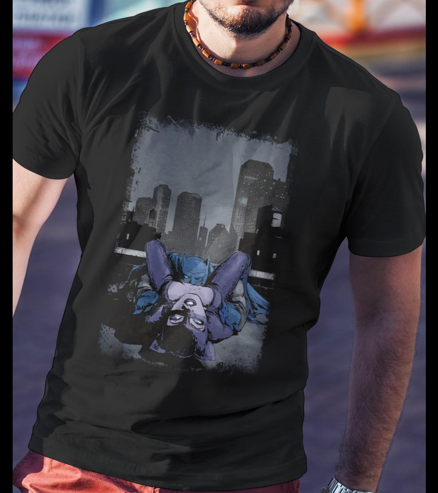 Batman Catwoman Cityscape Comic Scene T-Shirt