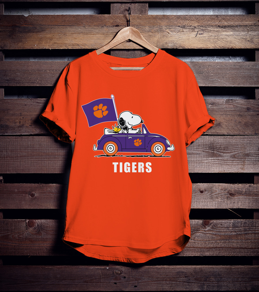 Clemson Tigers Snoopy Driving With Woodstock In Purple Car T-Shirt
