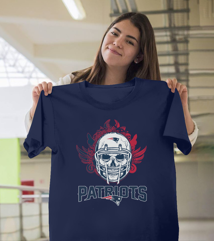 New England Patriots Skull Helmet Sports T-Shirt