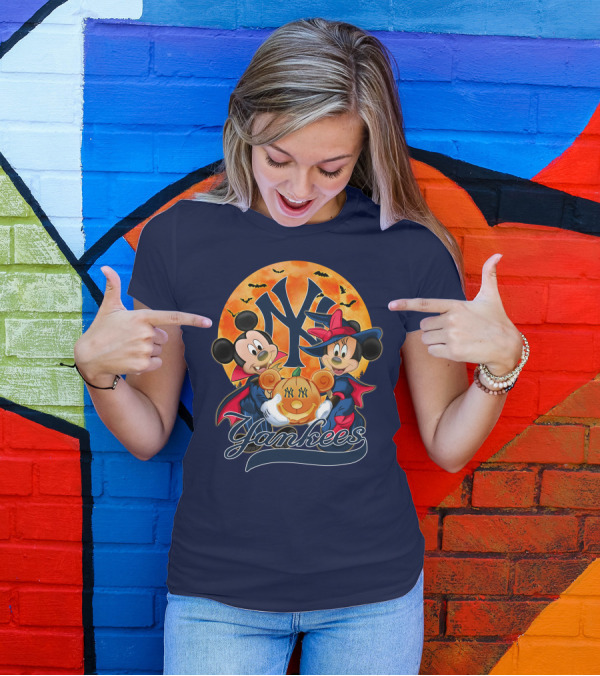 New York Yankees Mickey Mouse Minnie Mouse Halloween Pumpkin Moon Bats T-Shirt