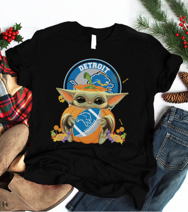 Halloween Pumpkin Baby Yoda Holding Detroit Lions Football With Logo And Candy T-Shirt