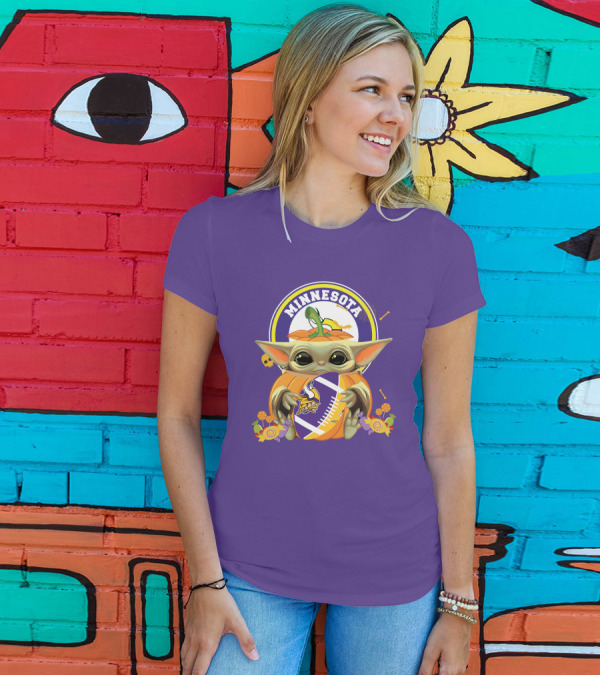 Halloween Pumpkin Baby Yoda Minnesota Vikings Hug T-Shirt