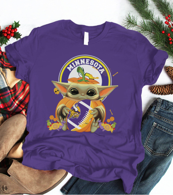 Halloween Pumpkin Baby Yoda Minnesota Vikings Hug T-Shirt