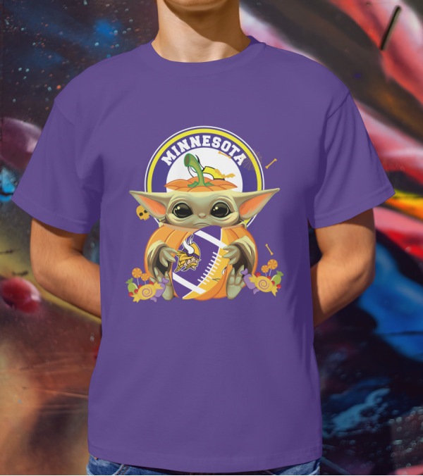 Halloween Pumpkin Baby Yoda Minnesota Vikings Hug T-Shirt