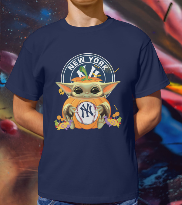 Halloween Pumpkin Baby Yoda Holding New York Yankees Baseball T-Shirt