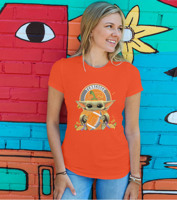 Tennessee Volunteers Halloween Pumpkin Baby Yoda Hug Football T-Shirt