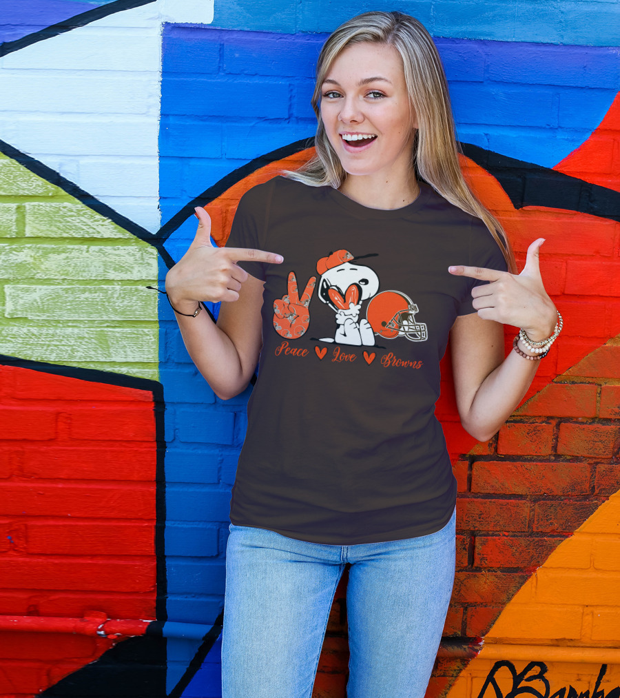 Peace Love Browns Snoopy Cleveland Browns Helmet T-Shirt
