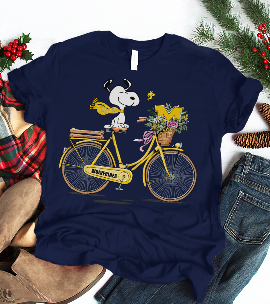 Michigan Wolverines Snoopy On Yellow Bicycle With Flowers T-Shirt