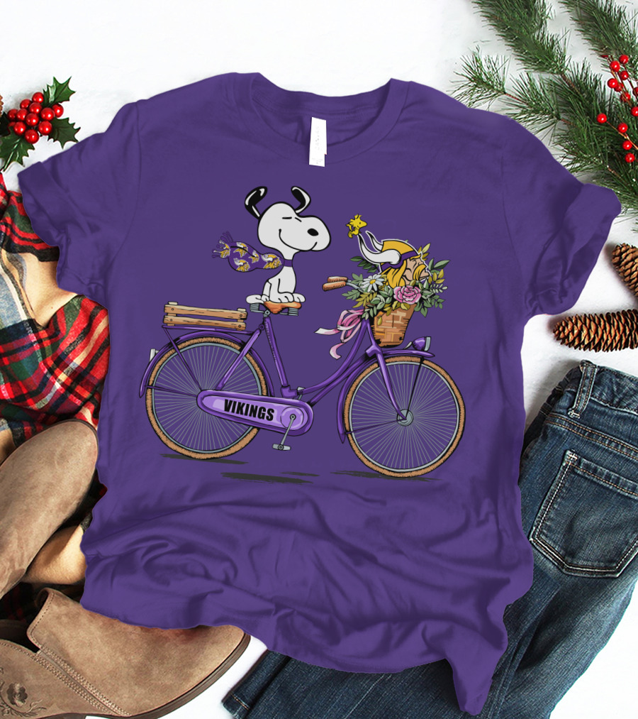 Minnesota Vikings Snoopy Woodstock Bicycle Adventure T-Shirt