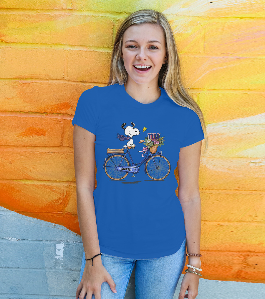 New York Giants Snoopy On Bicycle With Flowers And Scarf T-Shirt