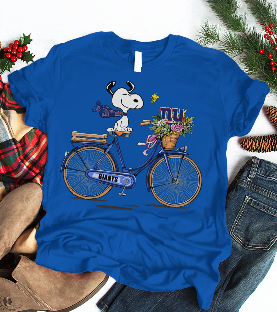 New York Giants Snoopy On Bicycle With Flowers And Scarf T-Shirt
