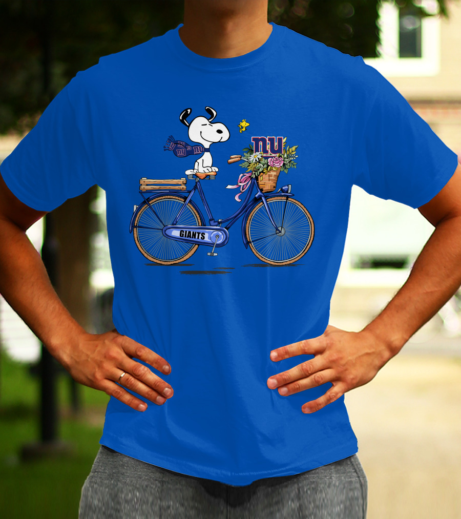 New York Giants Snoopy On Bicycle With Flowers And Scarf T-Shirt