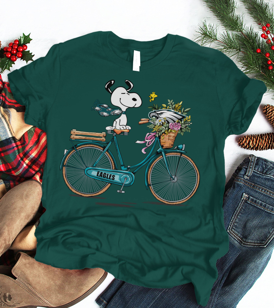 Philadelphia Eagles Snoopy Bicycle Flower Basket T-Shirt