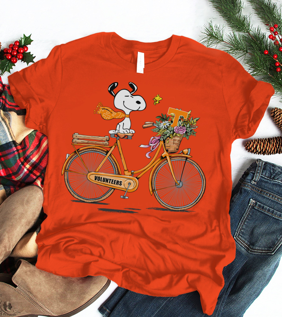 Tennessee Volunteers Snoopy On Bicycle With Flowers And Woodstock T-Shirt
