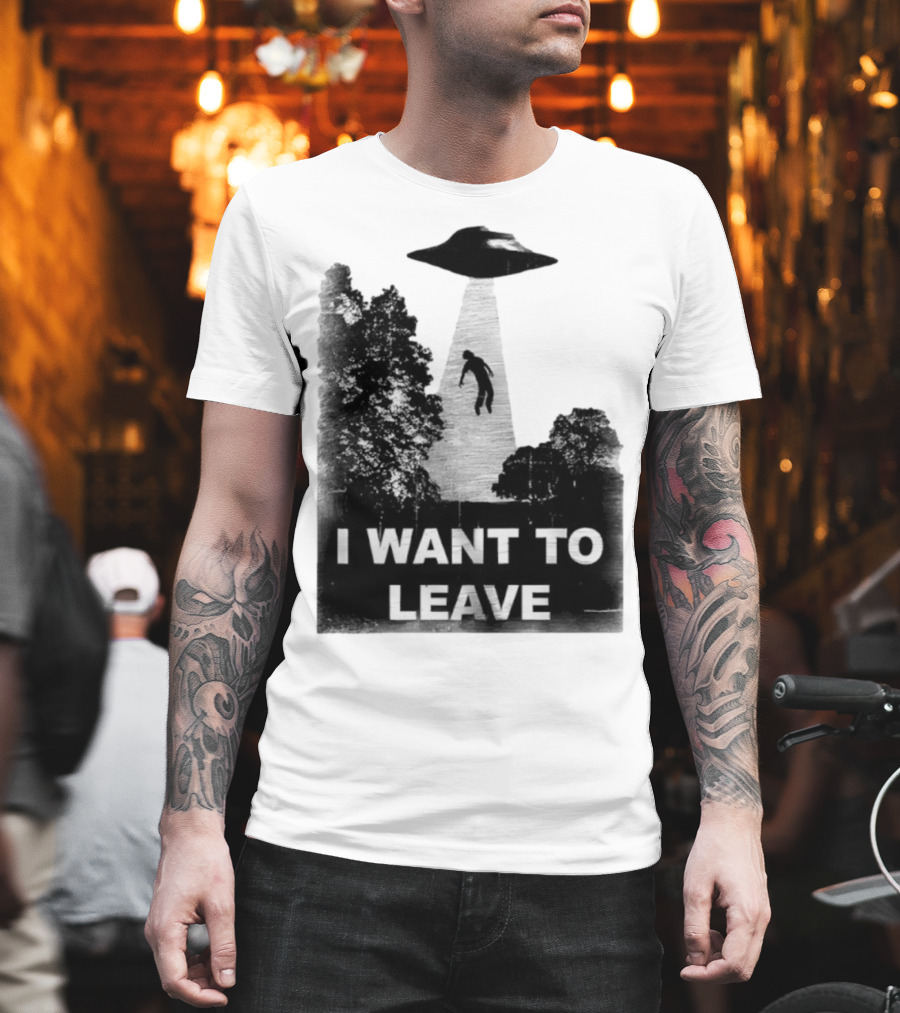 I Want To Leave UFO Abduction Scene Black And White Design T-Shirt