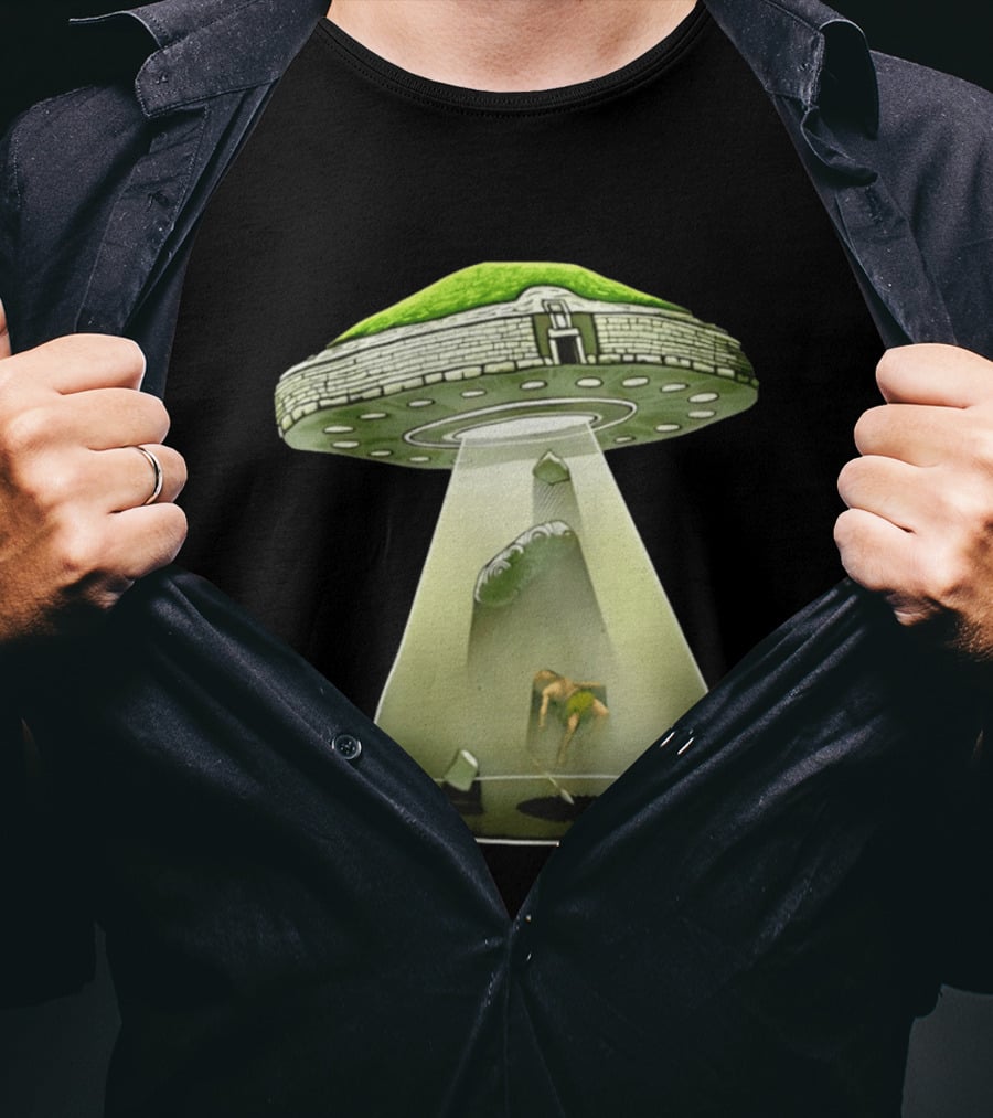 Newgrange UFO Encounter Ancient Aliens UAP Beam T-Shirt