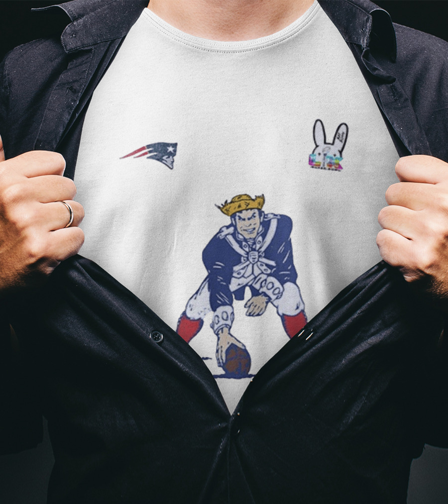 New England Patriots Seguino Aqui Frog Football Player And Bunny Ears T-Shirt