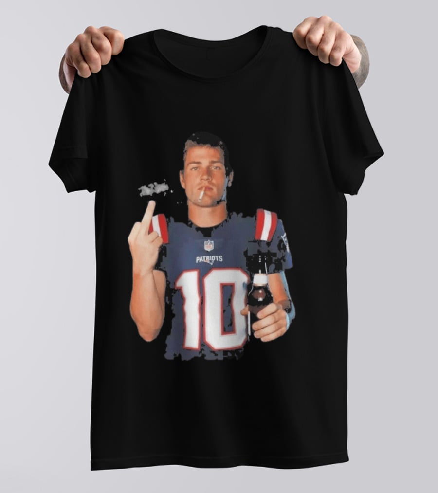 Patriots Number 10 Middle Finger Gesture Smoking Beer T-Shirt