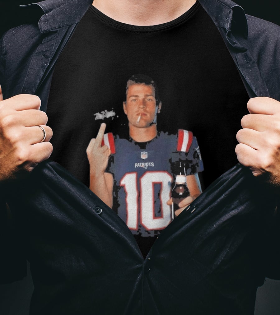 Patriots Number 10 Middle Finger Gesture Smoking Beer T-Shirt