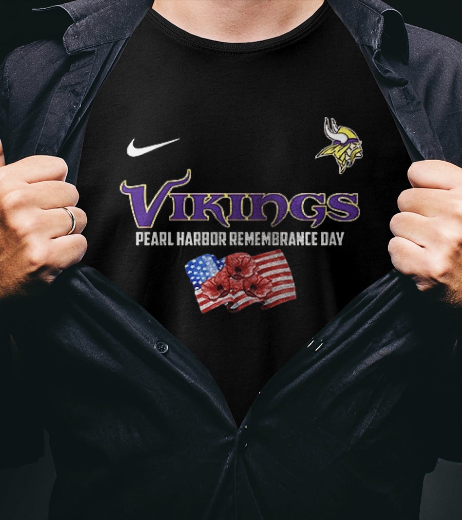 Vikings We Remember Pearl Harbor Poppies And American Flag T-Shirt