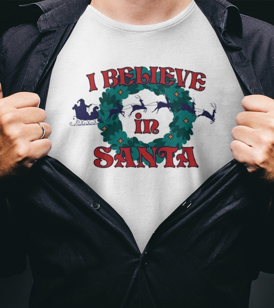 I Believe In Santa Sleigh And Reindeer Wreath Christmas T-Shirt