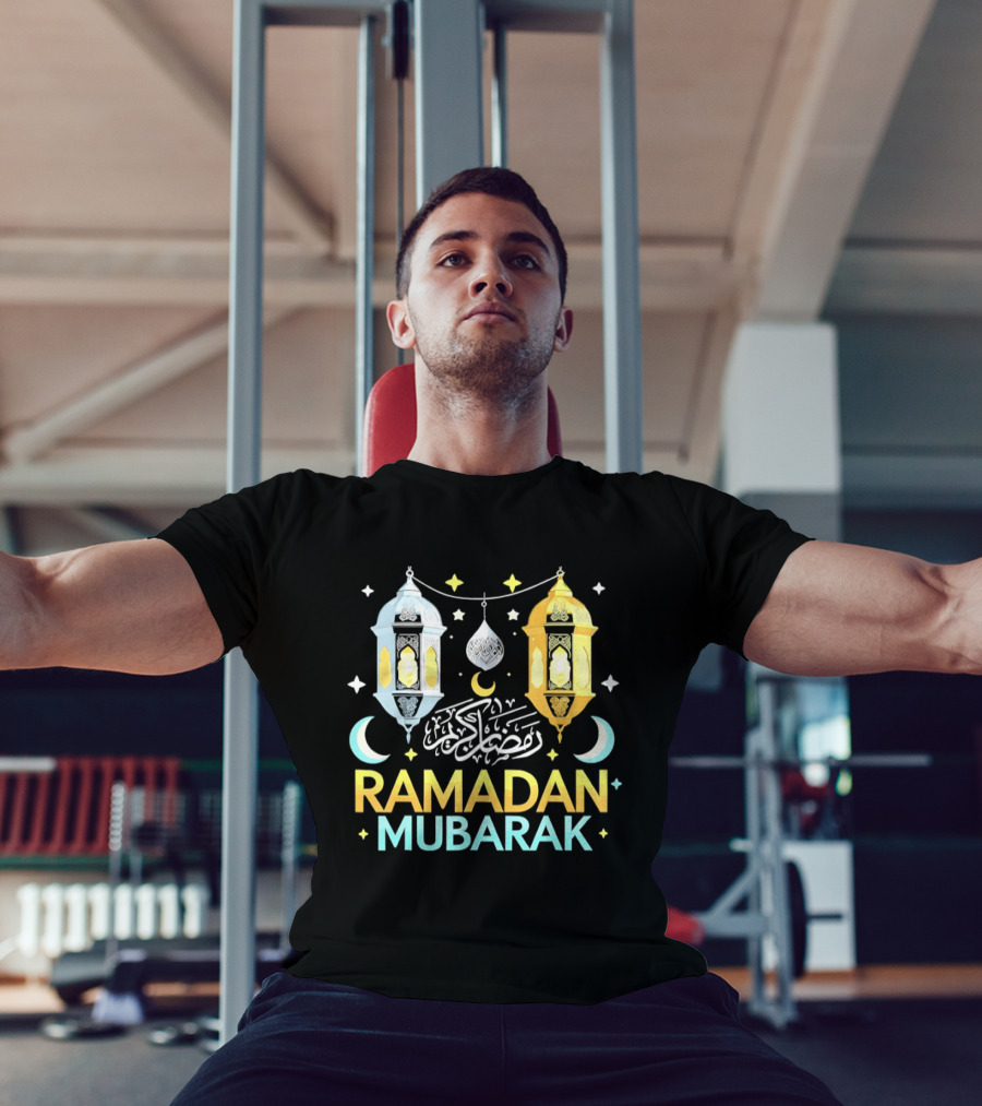 Ramadan Mubarak Arabic Script Lanterns And Crescent Moons T-Shirt