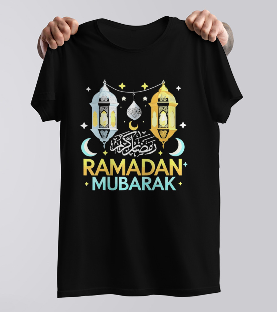Ramadan Mubarak Arabic Script Lanterns And Crescent Moons T-Shirt