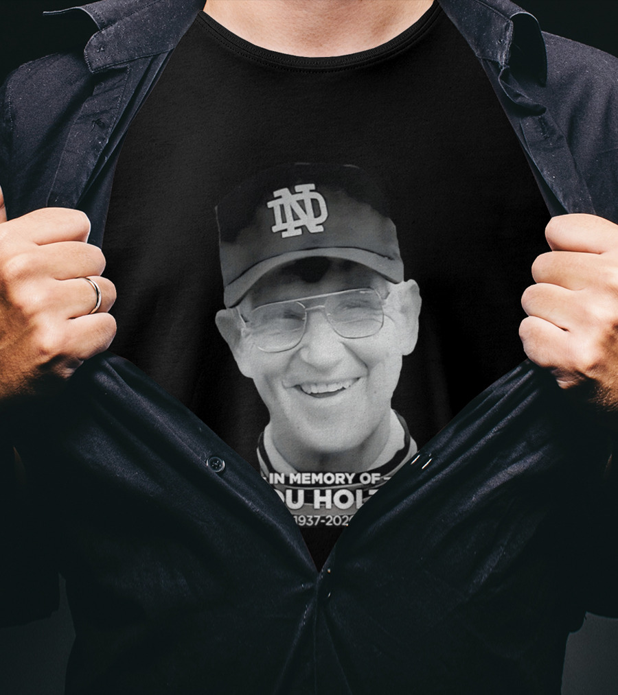 Notre Dame Coach Tribute In Memory Of Lou Holtz 1937 2026 T-Shirt