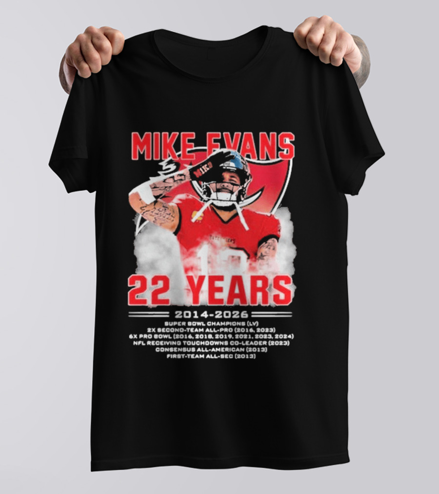 Mike Evans 22 Years 2014 2026 Red Jersey Salute Football Player T-Shirt