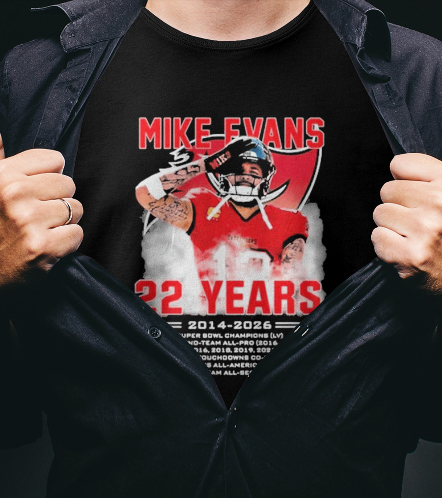 Mike Evans 22 Years 2014 2026 Red Jersey Salute Football Player T-Shirt