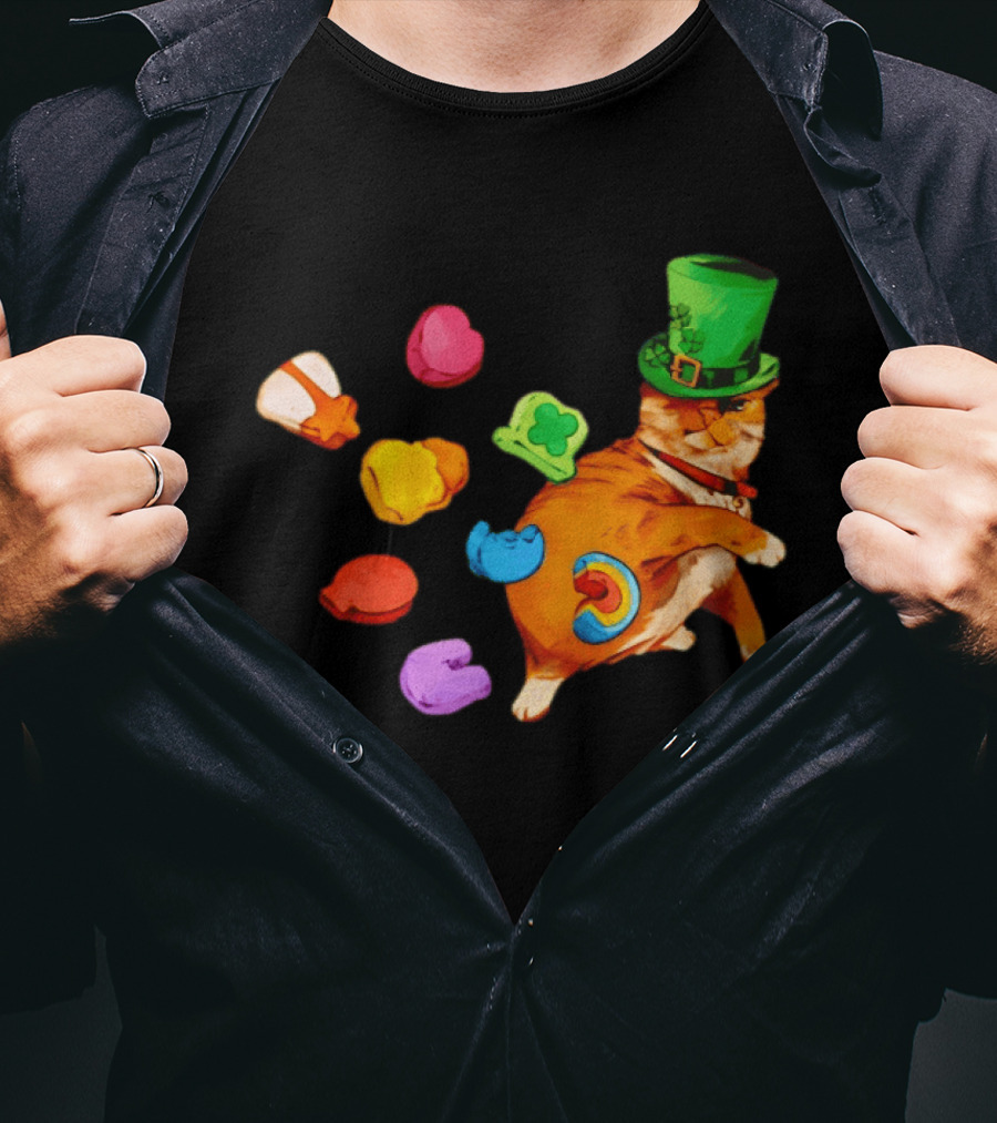 Lucky Cat With Green Clover Hat And Multicolored Elements St Patrick's Day T-Shirt