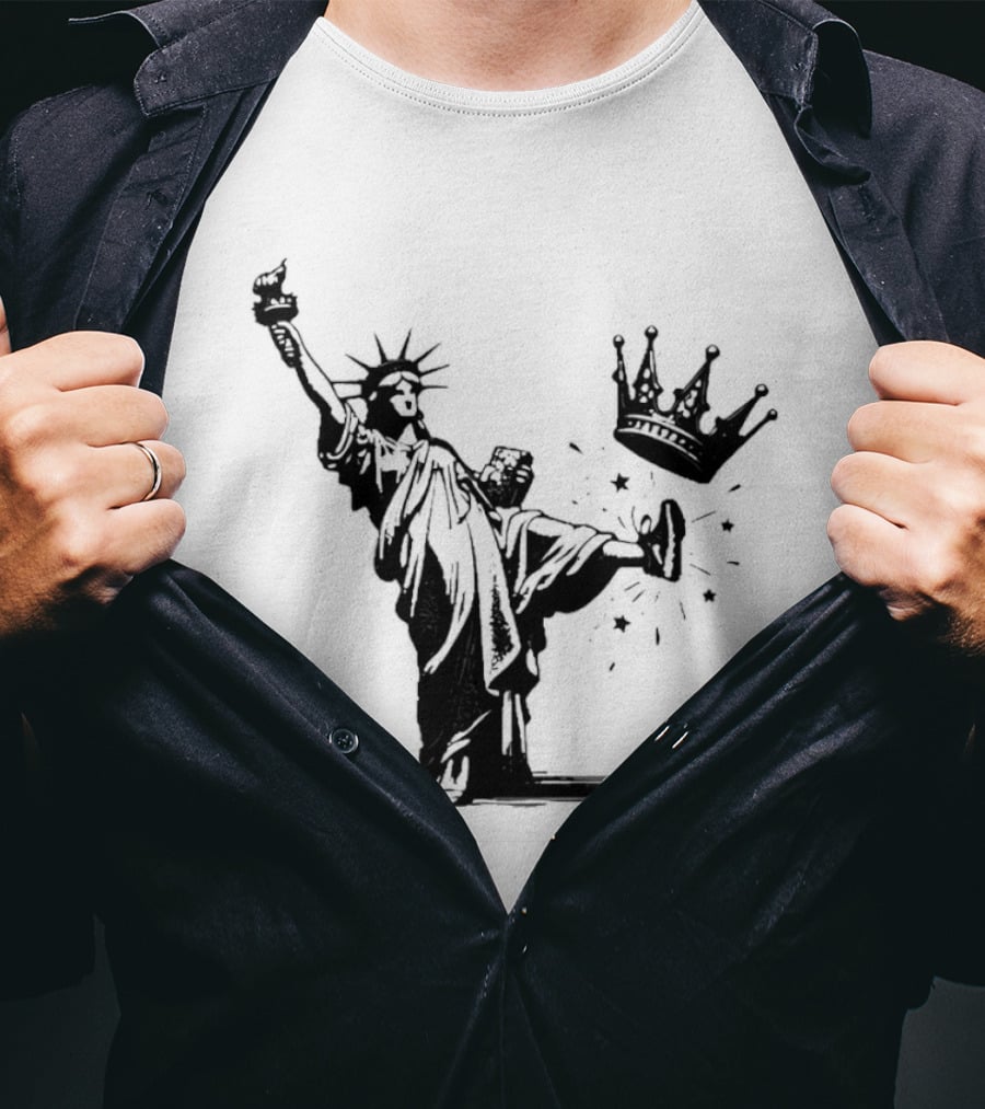 Statue Of Liberty Kicking Crown No King T-Shirt