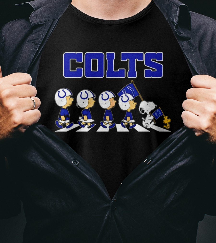 Peanuts Indianapolis Colts Snoopy Football Flag Crossing T-Shirt