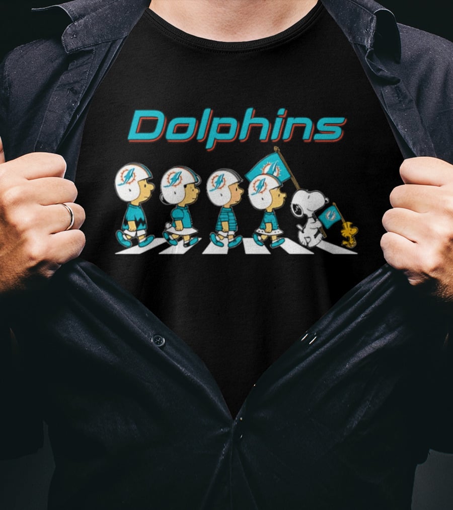 Peanuts Miami Dolphins Football Flag Parade T-Shirt