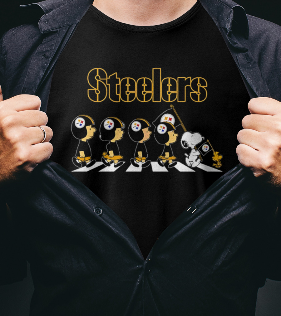 Steelers Peanuts Characters Walking With Football Flag T-Shirt