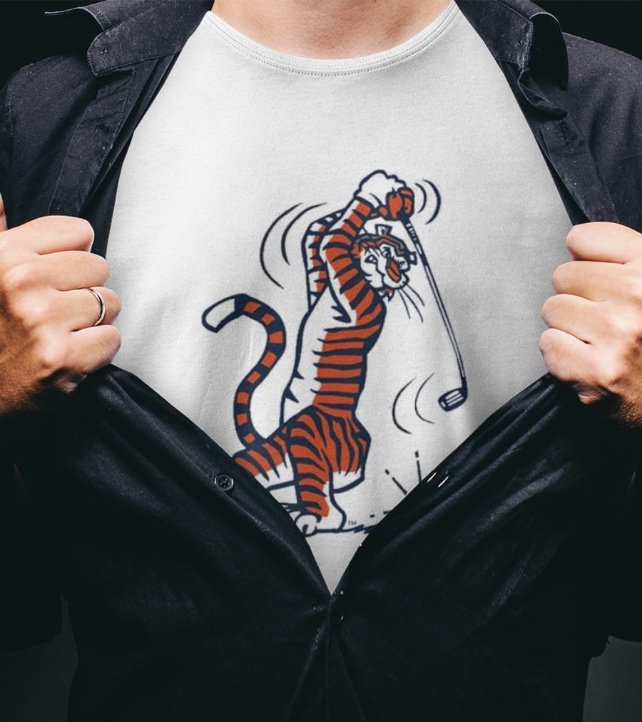 Auburn Tiger Swinging Golf Club Men's T-Shirt