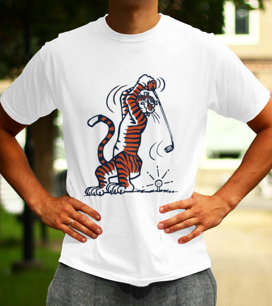 Auburn Tiger Swinging Golf Club Men's T-Shirt