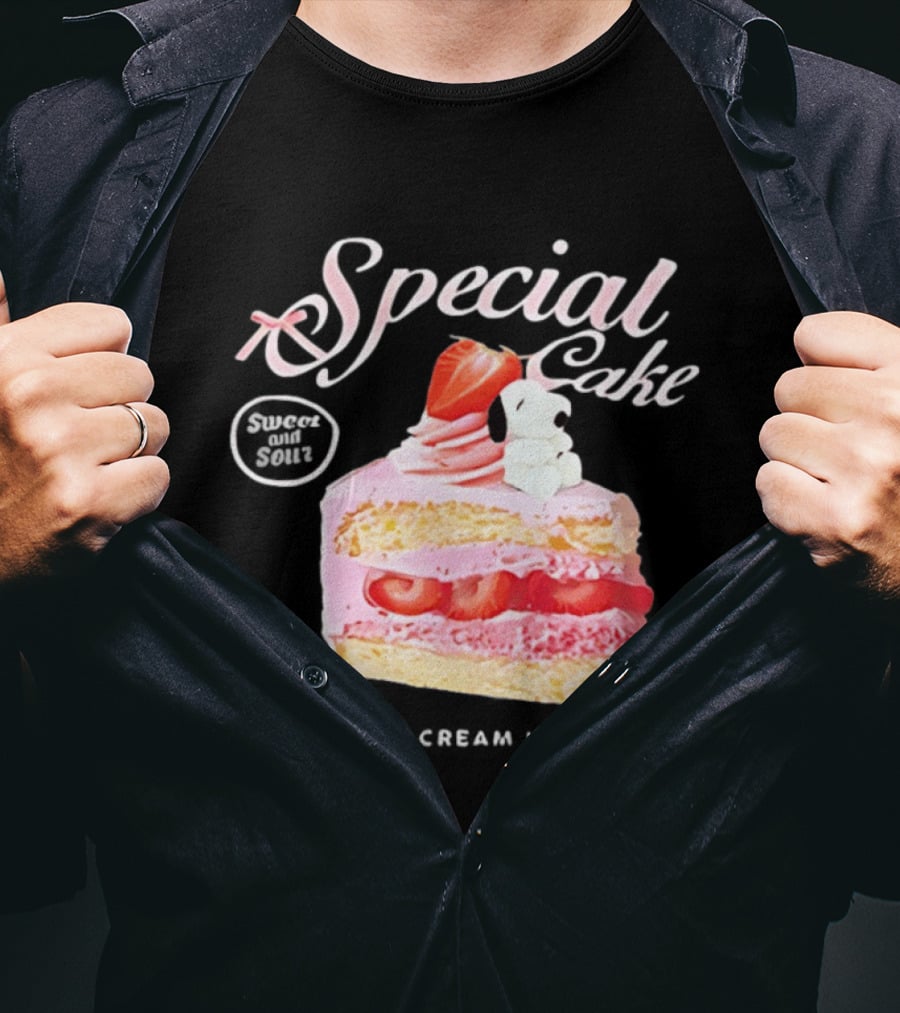 Special Cake Pink Cream With Strawberry And Snoopy T-Shirt