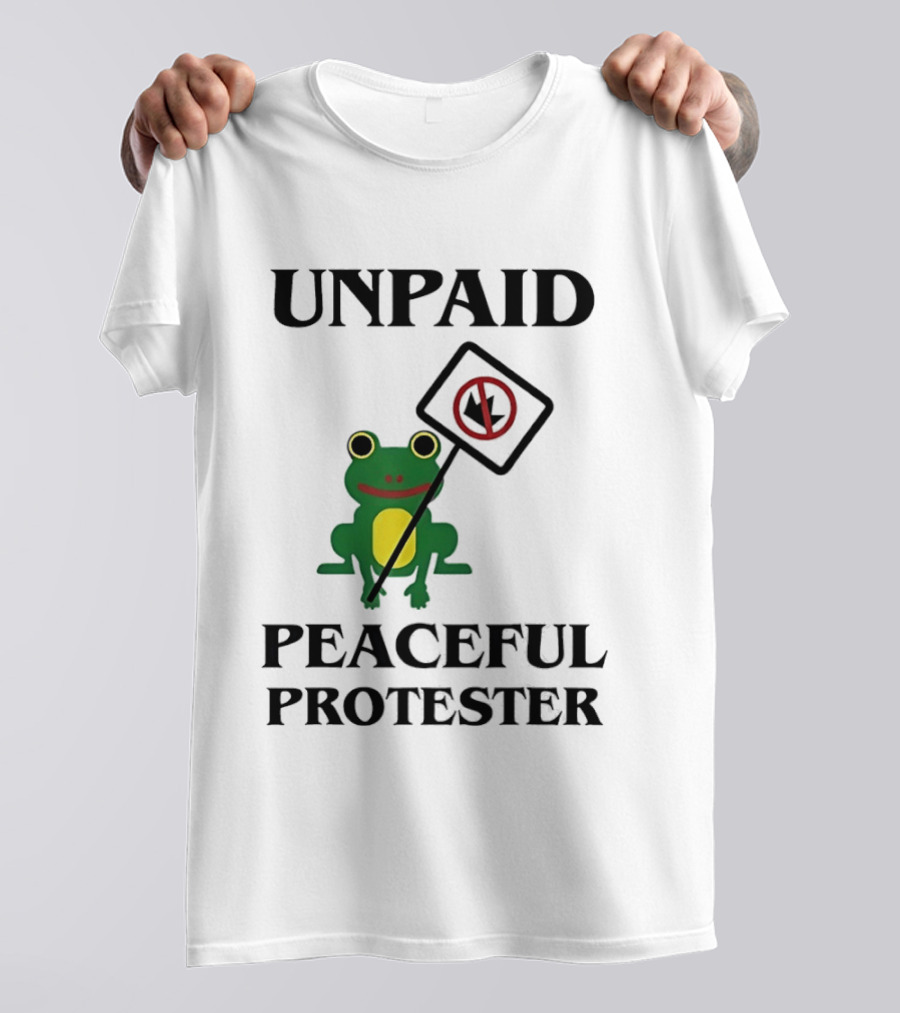 Unpaid Peaceful Protester Frog Holding No King Sign T-Shirt