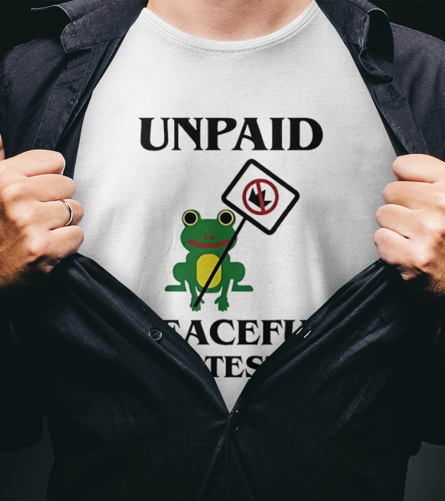 Unpaid Peaceful Protester Frog Holding No King Sign T-Shirt