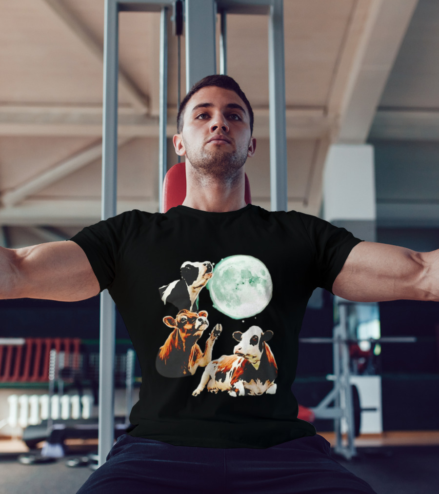 Cow Howling At Moon With Three Cows And Full Moon Scene T-Shirt