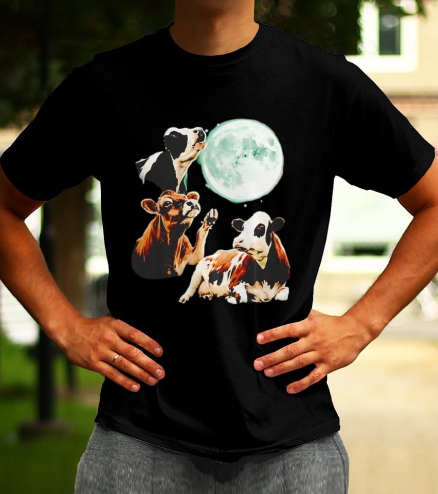Cow Howling At Moon With Three Cows And Full Moon Scene T-Shirt