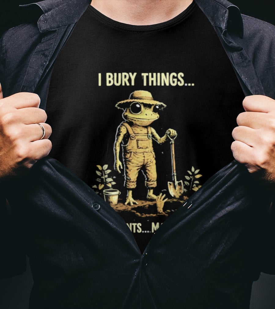 I Bury Things Maybe Plants Maybe People Frog With Shovel And Hat T-Shirt