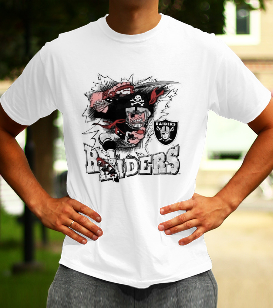 Las Vegas Raiders 1993 Football Skull Pirate Raider T-Shirt
