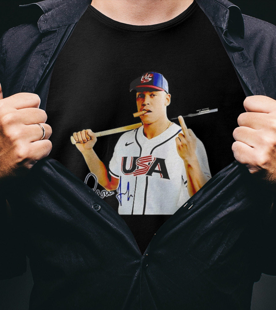Aaron Judge USA World Baseball Smoking Middle Finger Gesture Iconic Sports Symbolism T-Shirt