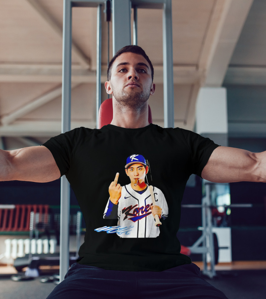 Korea World Baseball Jung Hoo Lee Smoking Cigar Middle Finger T-Shirt