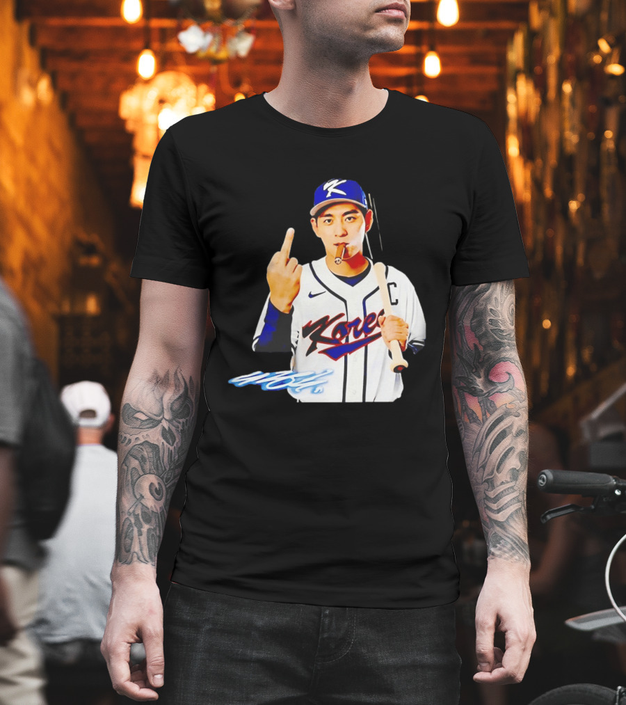 Korea World Baseball Jung Hoo Lee Smoking Cigar Middle Finger T-Shirt