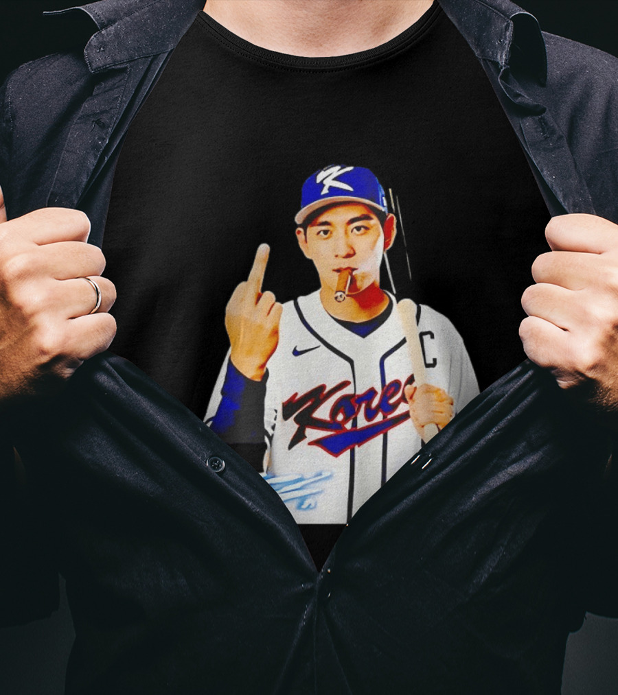 Korea World Baseball Jung Hoo Lee Smoking Cigar Middle Finger T-Shirt